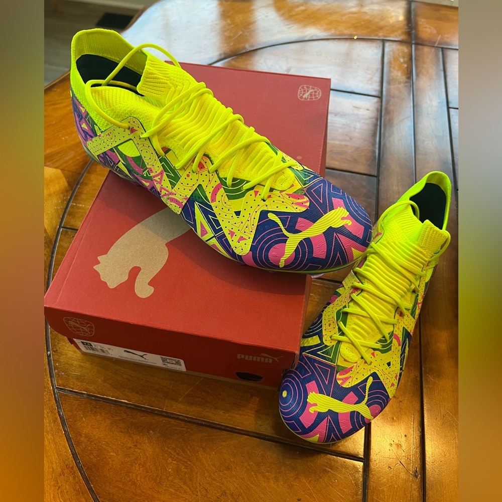 New never worn Puma soccer shoes. Men’s size 9.5.